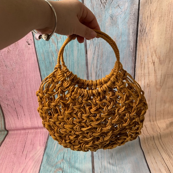 Cute hemp Handcrafted Tan Woven basket Bag - Picture 5 of 6
